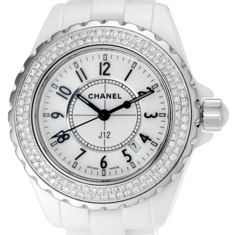 Close-Up view of Chanel J12 33mm H0968