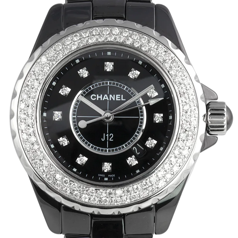 Close-Up view of Chanel J12 33mm H1625
