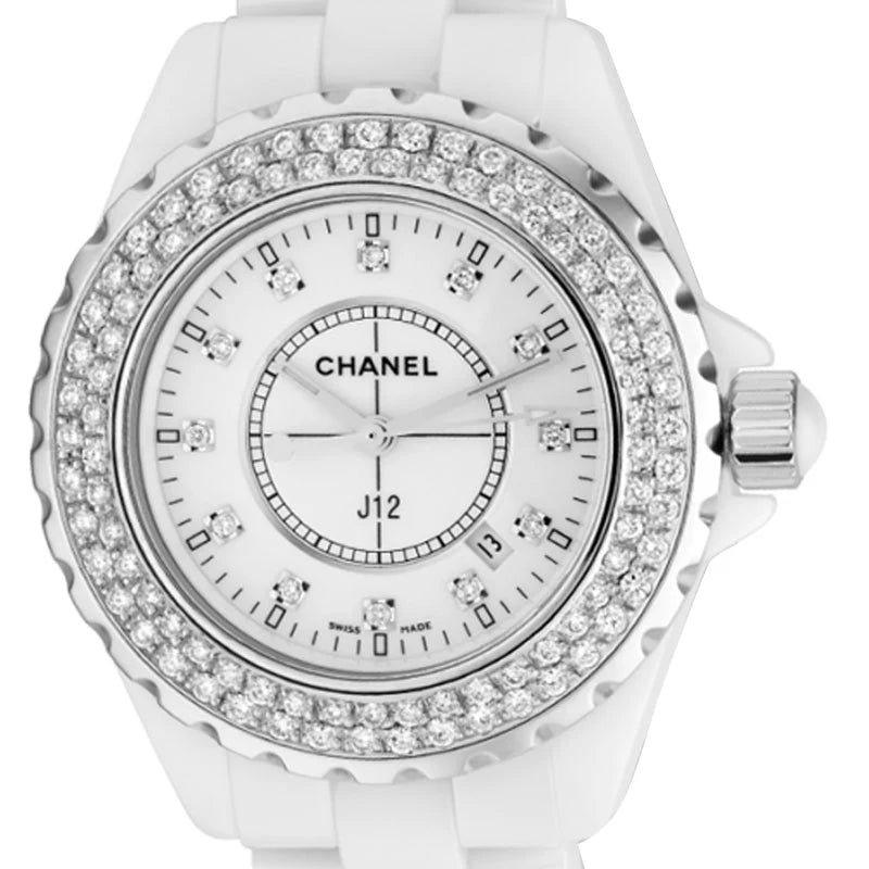 Close-Up view of Chanel J12 33mm H1628