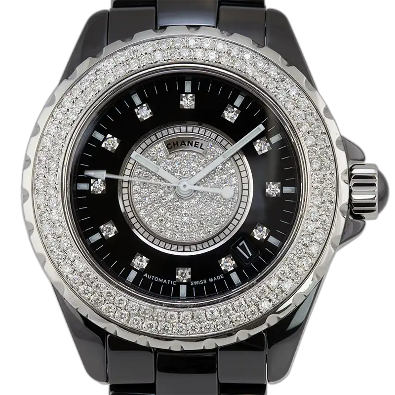 Close-Up view of Chanel J12 38mm H0685
