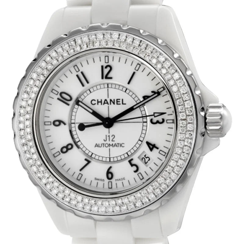 Close-Up view of Chanel J12 38mm H0970