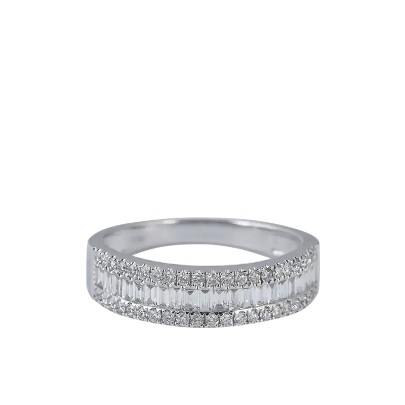 Close up - Custom 18ct White Gold Ring set with Diamonds