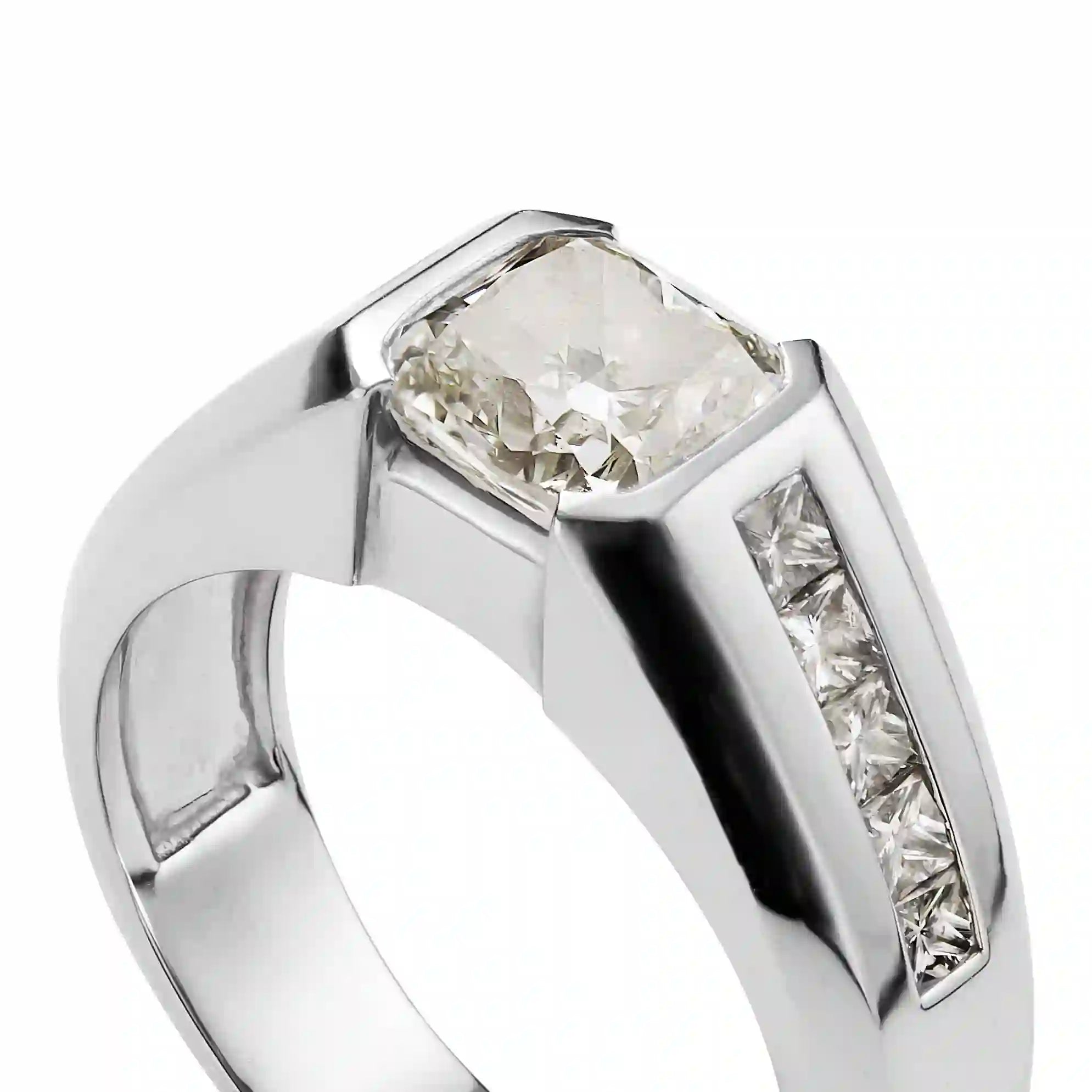 Close up - Custom Diamond Set Platinum Ring