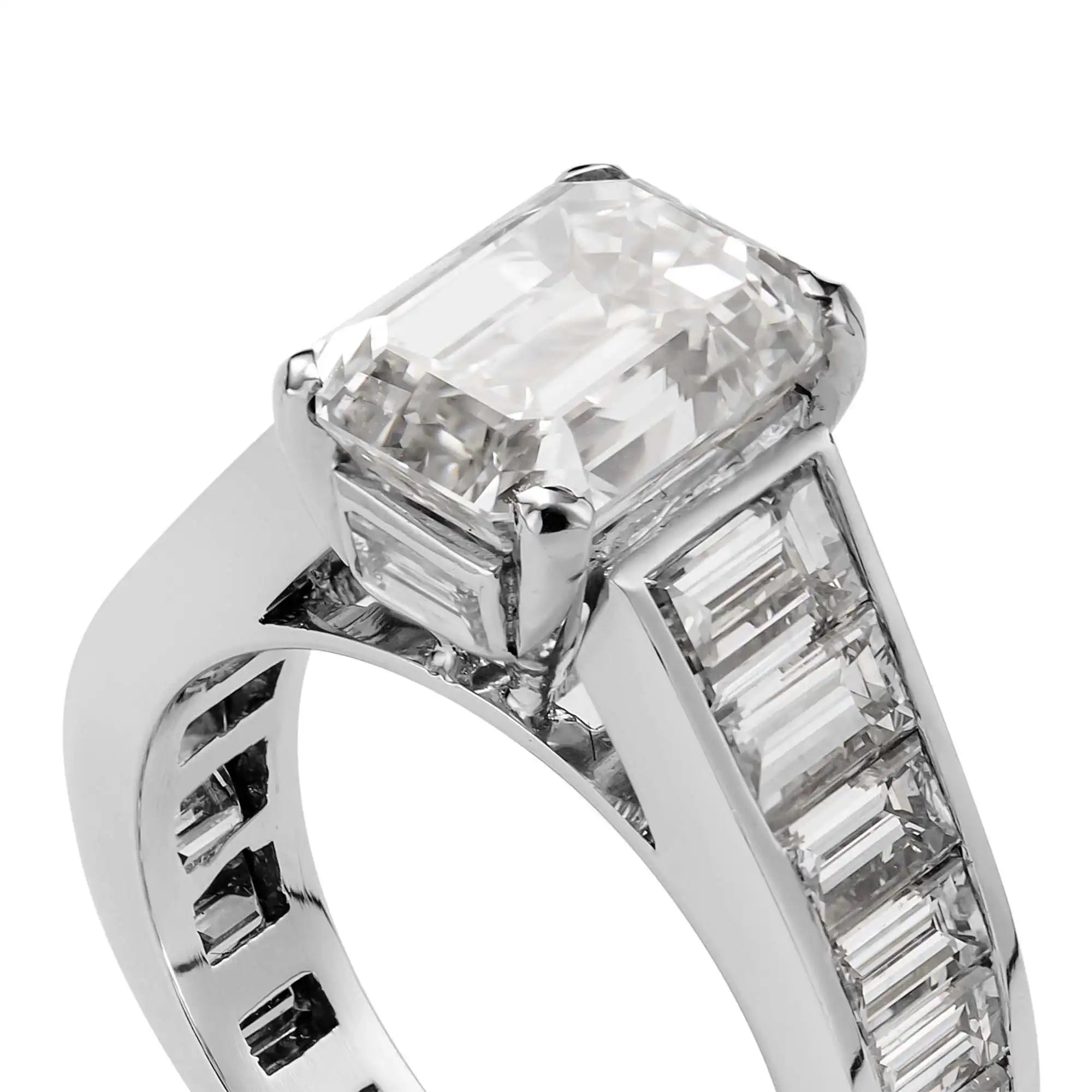Close up - Diamond Set 18ct White Gold Ring