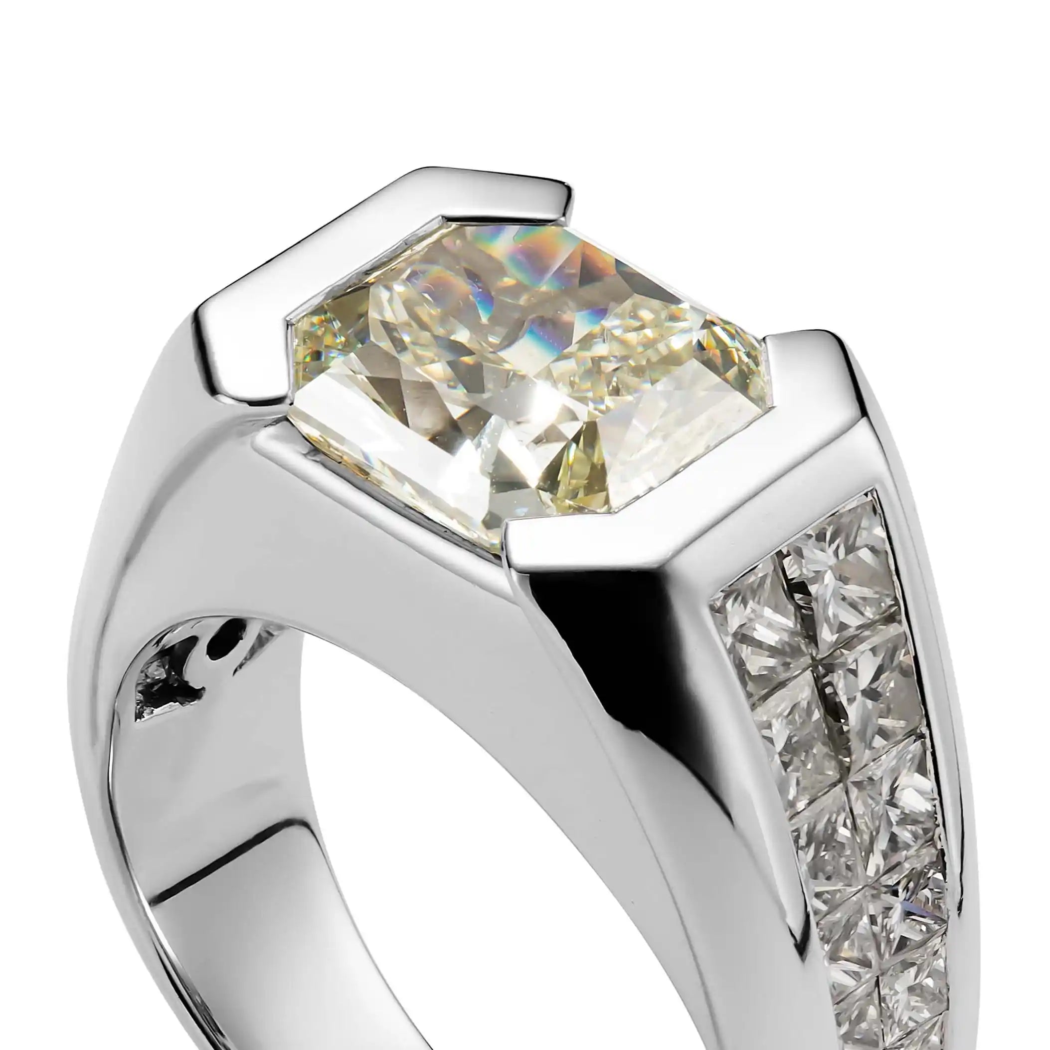 Close up - Diamond Set Platinum Ring Yellow 6cts Diamond