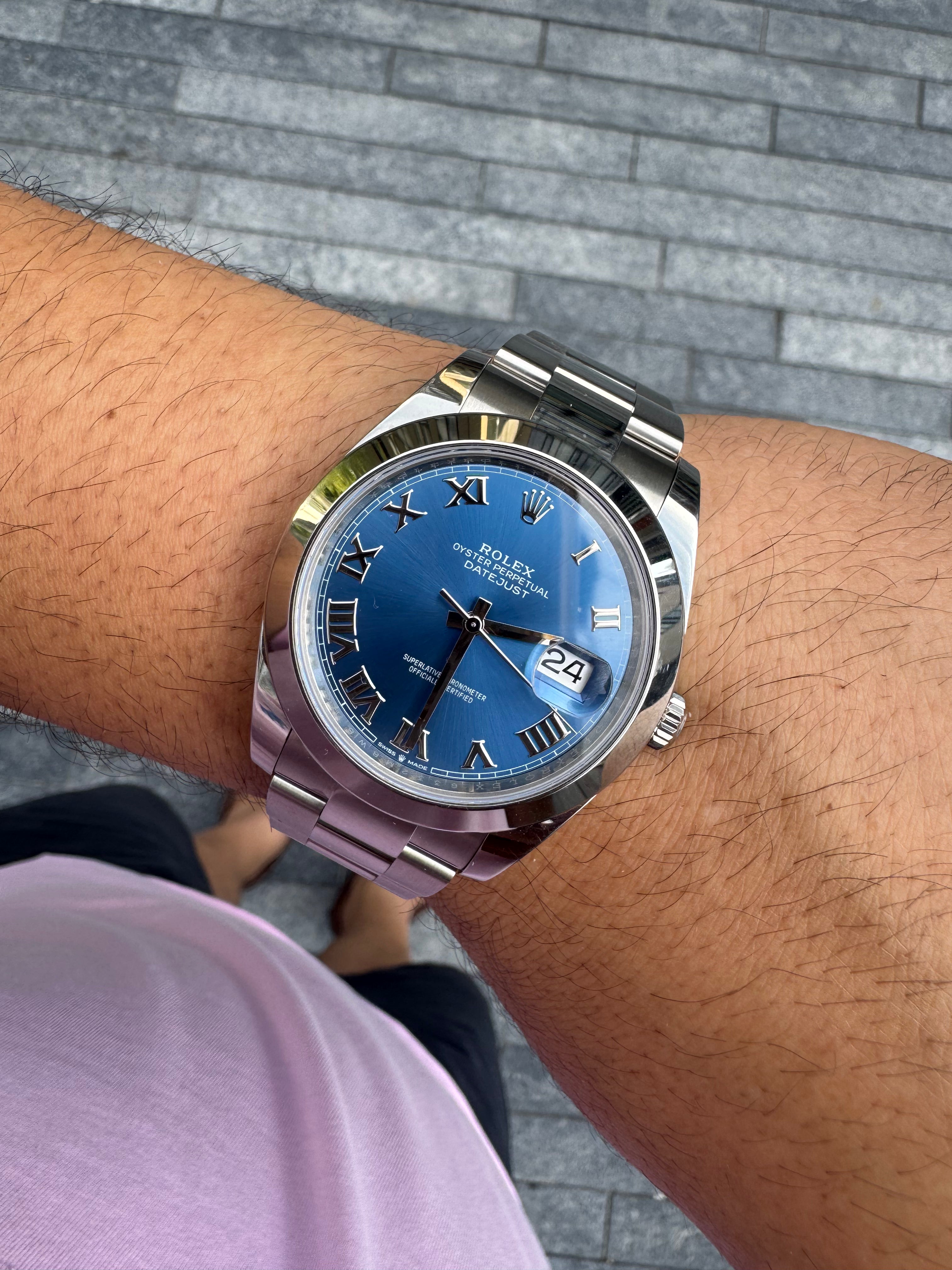 wrist roll of the Rolex Datejust 41 Steel Azzurro Blue Dial Oyster 126300